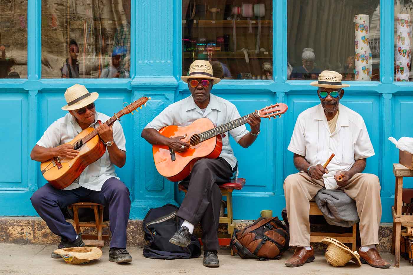 Музыка в кубе. Кубинские цвета. Кубинские музыкальные инструменты. Куба цвета. Куба труба.